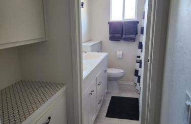 Mid-century rural ranch house minutes to the strip - Foto 9