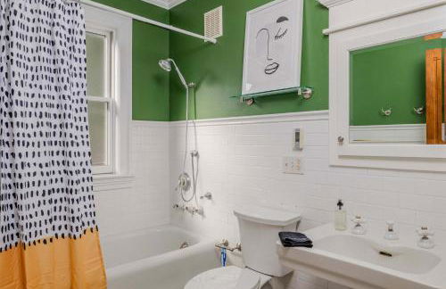 Family Downtown Mansion - Sleeps 13 - Foto 15