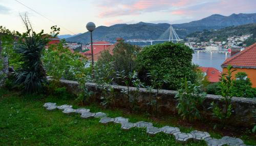 Leela Apartment - Photo 3, Garden