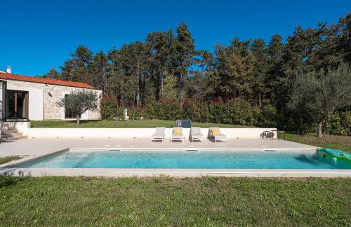 Einzigartiges Steinhaus mit Privatpool, großem Garten, Grill, Liegen - Foto 9