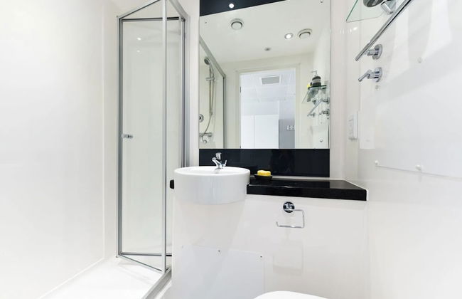 Student Only Merchant Studios in Glasgow - Photo 8