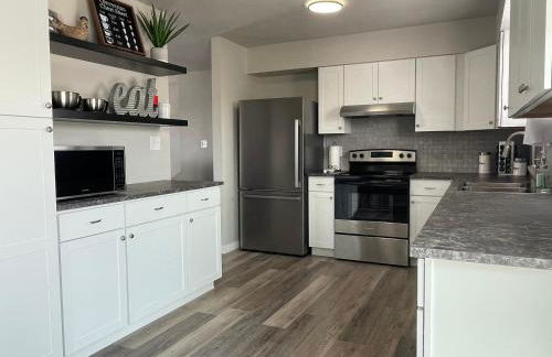 Ray's Place - Photo 1