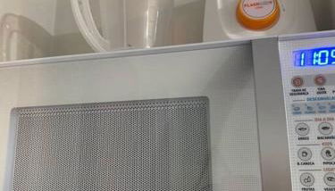 Kitnet302 centro com linda vista da janela e tv smart - Foto 3