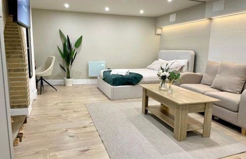 A2 HighTown Apartment, Steps from Luton Train Station - Foto 4