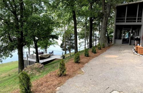 Inmerse in the Serenity of this Lakefront Cottage in Cadiz, Kentucky - Foto 33