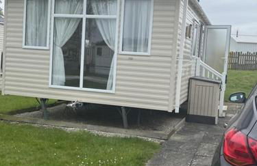 AMC Flamingo Land Caravan, Motorhome & Campervan Hire - Foto 3