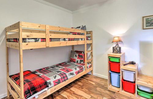 Hot Tub and Patio Pet-Friendly Cabin in Munds Park! - Foto 14