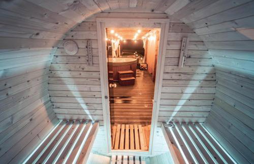 VILLAGE RESORT Sauna & Jacuzzi & Netflix - Photo 9