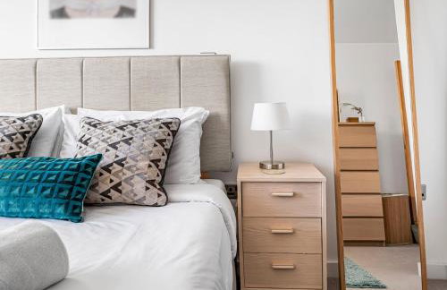 Charming Stay with a Balcony in Bow - Pass the Keys - Photo 15