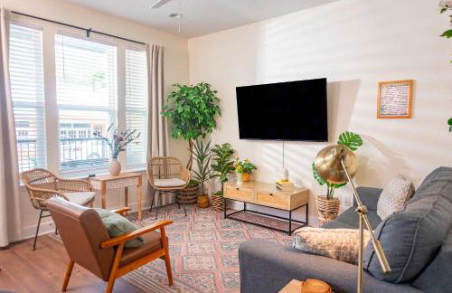 The Botanical Suite Newly Built Upscale Central - Photo 23