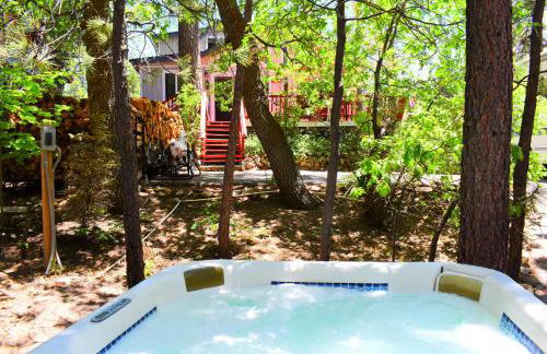 Dream Getaway-Secluded Hot Spa-Walk to Village-Walk to Pineknot Trailhead-Plus King Bed! - Foto 41