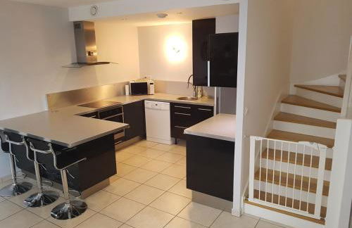 Duplex cosy - 3 chambres avec garage, balcon et clim - Foto 4