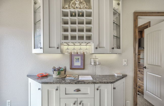 2brdowntown Occmountain Views & Grill - Photo 23