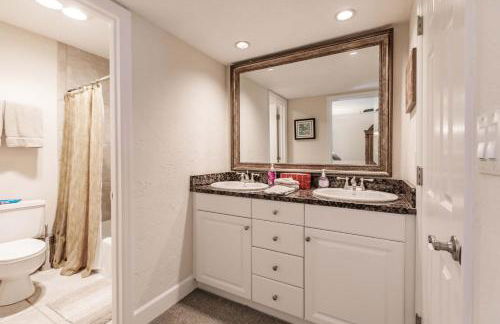 1205 PD Experience Coastal Charm in this Townhome - Foto 24