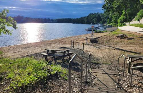 Lake Congamond Suffield House - Foto 6