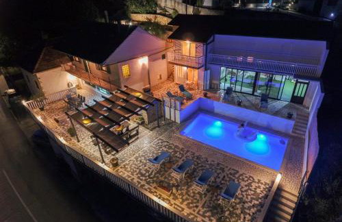 Holiday home Leko with outdoor pool and hot tub , can fit 22 people - Foto 49