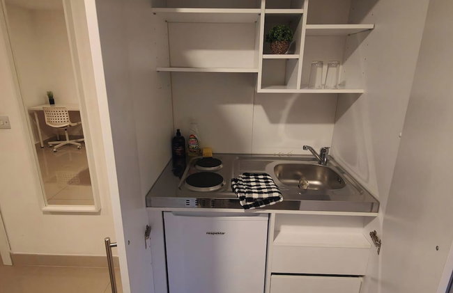 Luxurious 3 bed Ensuites & kitchenettes Nr LGI Hospital & Uni - Free 5G WIFI & Netflix Short Stays - Contractors Free Parking - Foto 18