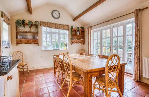 Beautiful Country House with Forest View & Garden - Foto 25