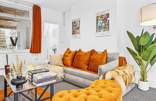 Clover House Stunning Cosy Cottage 3BR By AltoLuxo Short Lets & Serviced Accommodation With Free WiFi & Parking - Foto 19