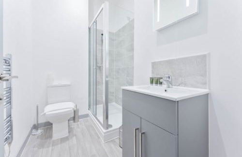 Modern 1 Bed Budget Apartment in Dudley with Wifi - Foto 5