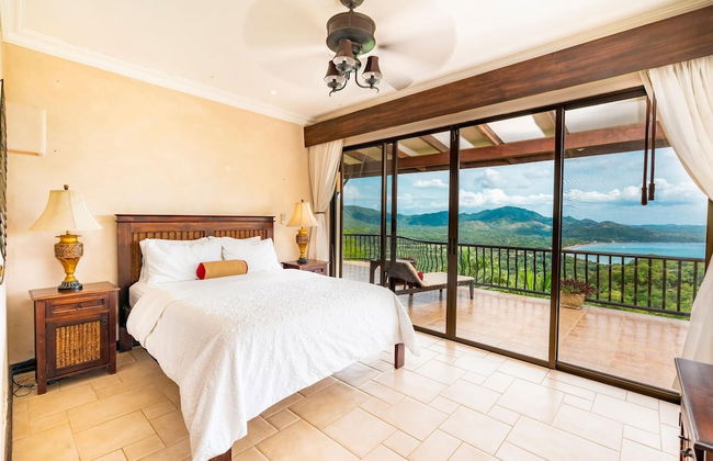 Hacienda-style Villa With Pool and Sweeping Ocean Views Above Potrero - Photo 3