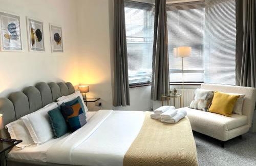 Ground Floor En-Suite Room with a Private Kitchen and Parking in a 5-Bedroom House at Hanwell - Foto 2