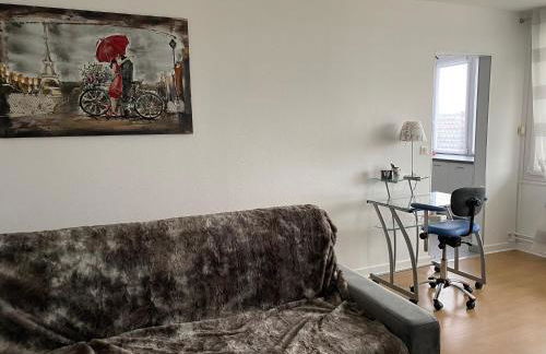 Le Mun,3 étoiles-T2-60m2-balcon-parking-wifi-linge-produits-face à la gerdarmerie-vue cathedrale - Foto 3