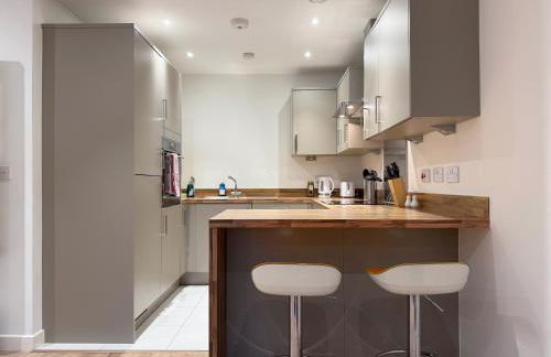 Laura's modern 1 bed apartment in Wimbledon - Foto 28