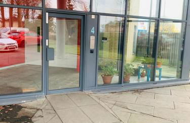 Modern 2 Bed Apartment, Close to Gla Airport & M8 - Foto 24