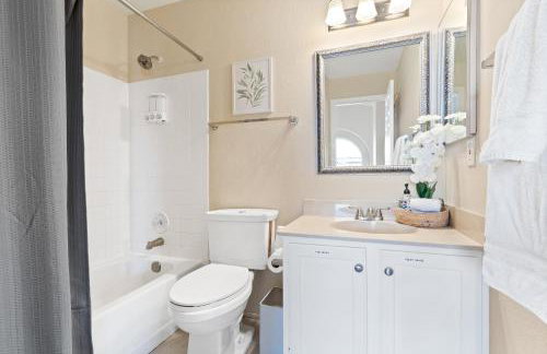 Pool-side Villa with Perfect Views - Foto 31