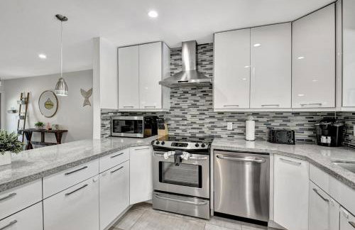 Tradewinds Ultimate Delray Beach Lifestyle 3BR2BA Home with Heated Pool - Foto 36