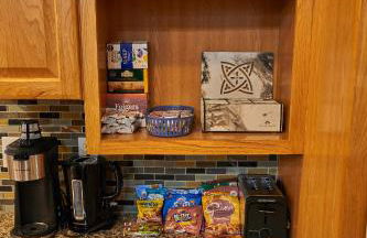 Serene Rustic Retreat with Lake - Foto 6