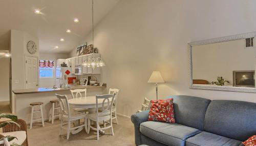 Charlevoix Creekside Condo - Foto 2