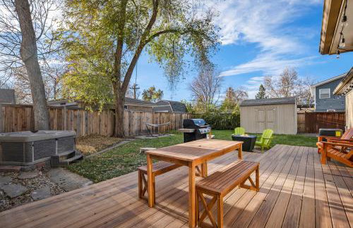 The Funky Flamingo - HOT TUB - BBQ - Fire Pit - Foto 19