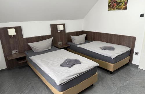 Im Tal 2 Haus - 2 WE, 5 SZ,3 Bäder, 11 Betten - Klimaanlage - Foto 46