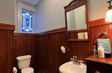 Large Historical Home for Groups Walk to Downtown! - Foto 16