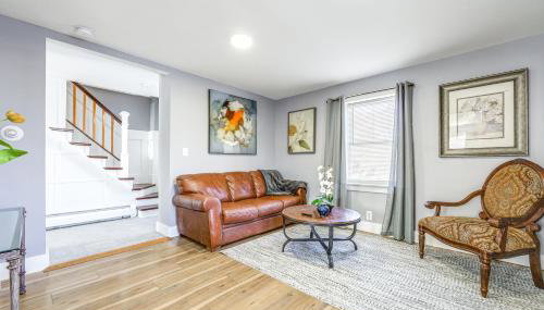 half Mi to Dtwn and Harbor Park Home with Large Yard! - Foto 1