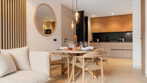 Stylish 2BR in Estepona, Walk to Beach & Old Town - Photo 1