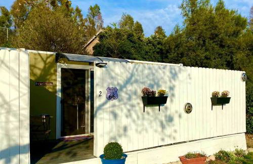 Fully Refurbished Container in Devore Heights, California, for Glamping Trips on Route 66 - Foto 8