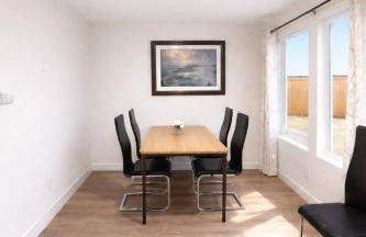 Brand new private Home with Yard free parking, near Ontario airport - Foto 5