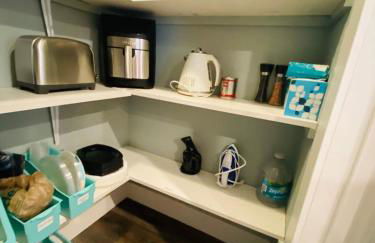 Luxury heated-pool home blocks from the beach - Foto 32