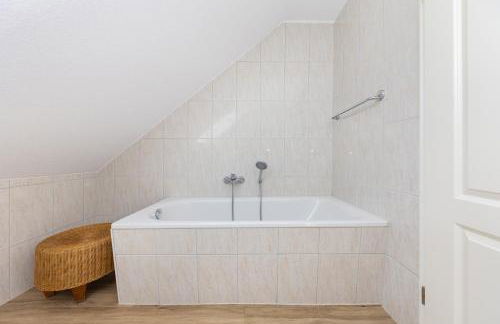 CBlue "Ferienhaus am Yachthafen - Yacht" - Foto 14