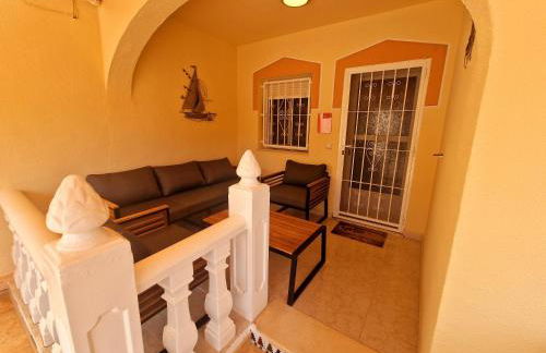 Tranquil Bungalow Retreat - Photo 3