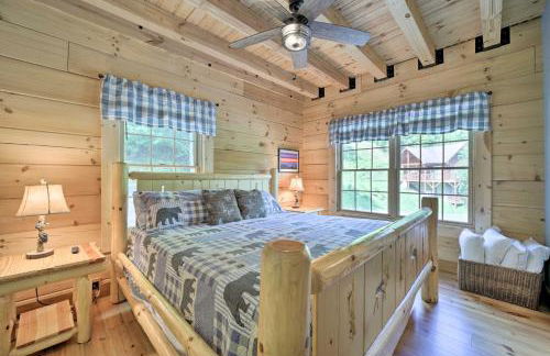 Luxe Log Cabin with Modern Finishes and Mtn Views - Foto 16