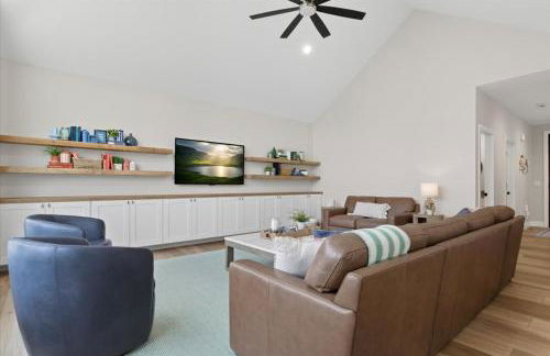 Modern Lakefront Escape | The Twelve - Foto 4