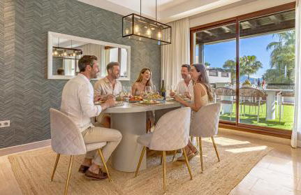 VACATION MARBELLA I Private HEATED Swimming pool, Walking distance to Puerto Banus, Security 24-7, BBQ, WiFi - Foto 5