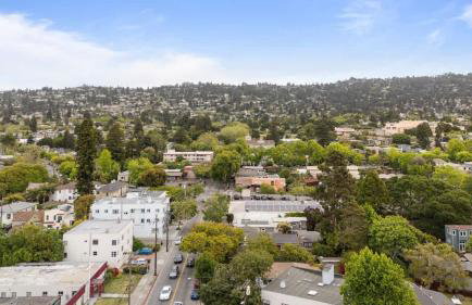Garden Oasis Cozy Home Near Bart Shop with Parking - Photo 47