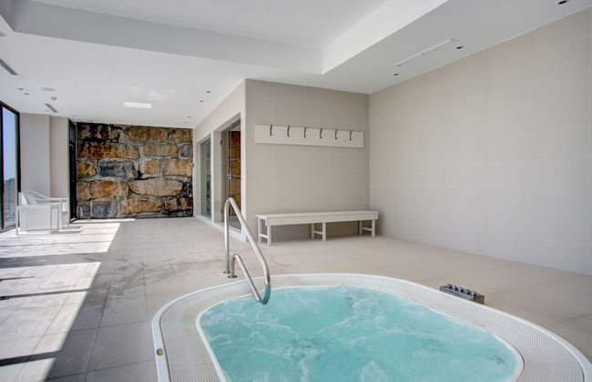 Modern Two Bedroom Villa With Indoor Pool & Spa - Foto 18