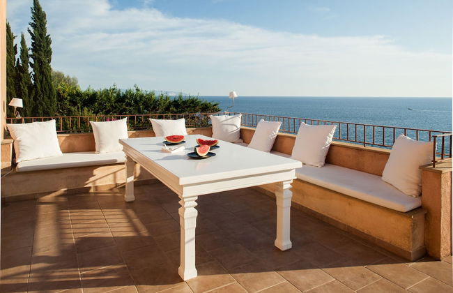 Absolute Villa by Stylish Stays - Photo 40