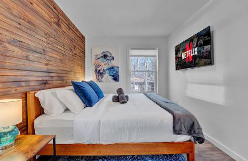 Chalet with Hot Tub, Game, Movie Room, Lake and Pool Access - Foto 25